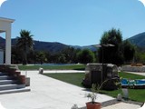Piscina y cascada